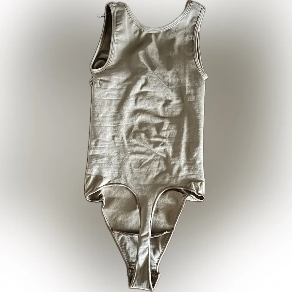 SKIMS seamless scoop neck thong bodysuit - Picture 4 of 5